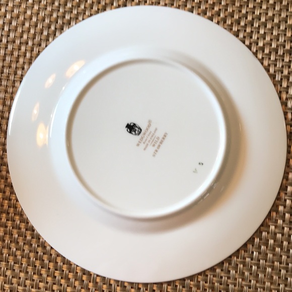 Wedgwood Wild Strawberry Pattern Dessert/Pie Plate ~7 in - Picture 2 of 2
